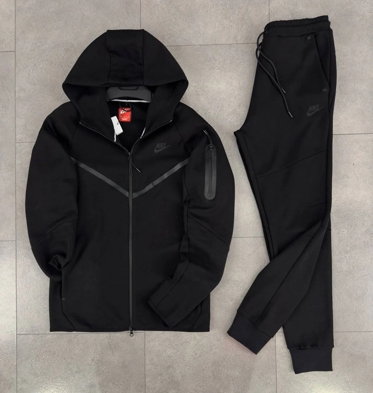 Nike Tech  Fleece crna