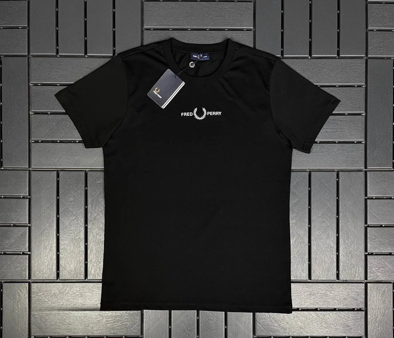 Fred  Perry vez znak