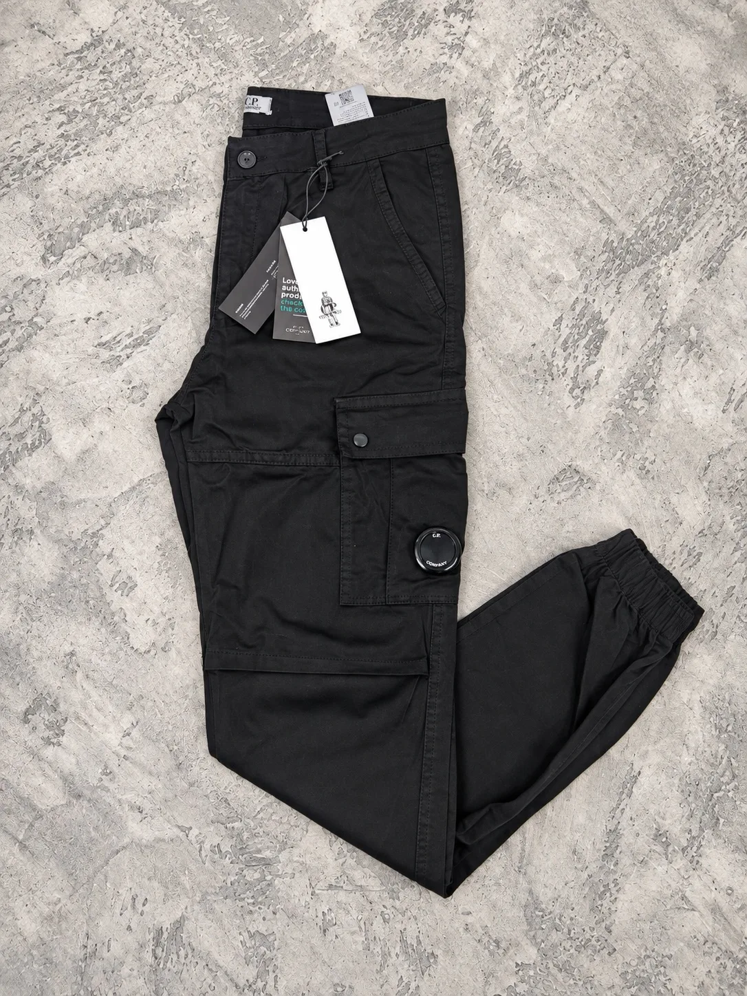 CP Company cargo pantalone crna