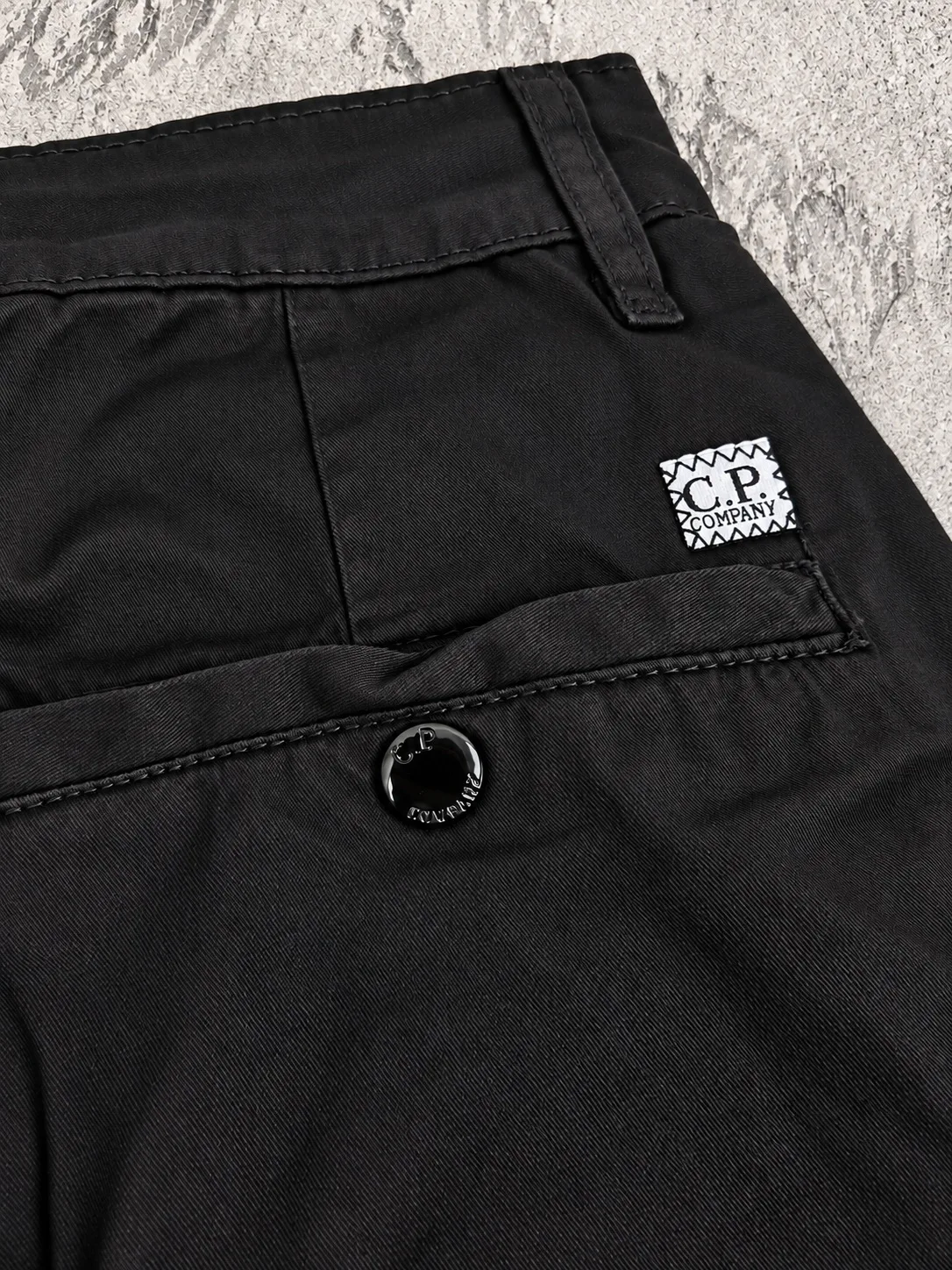 CP Company cargo pantalone crna — slika 4