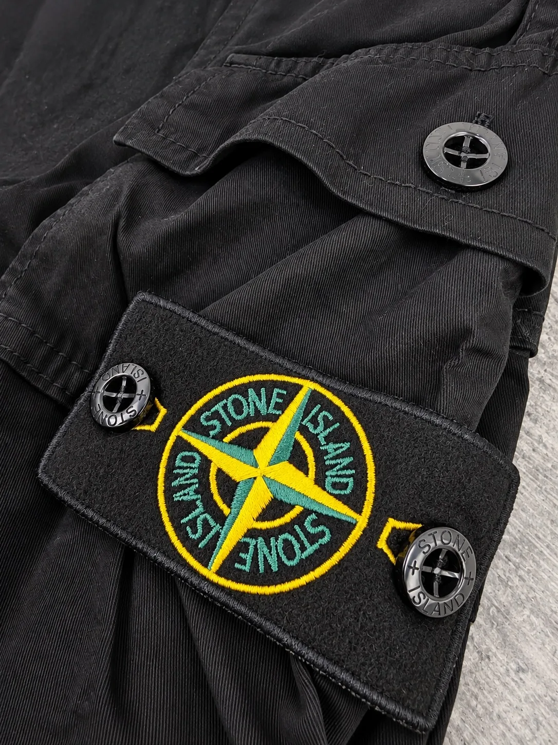 Stone Island cargo pantalone crna — slika 2
