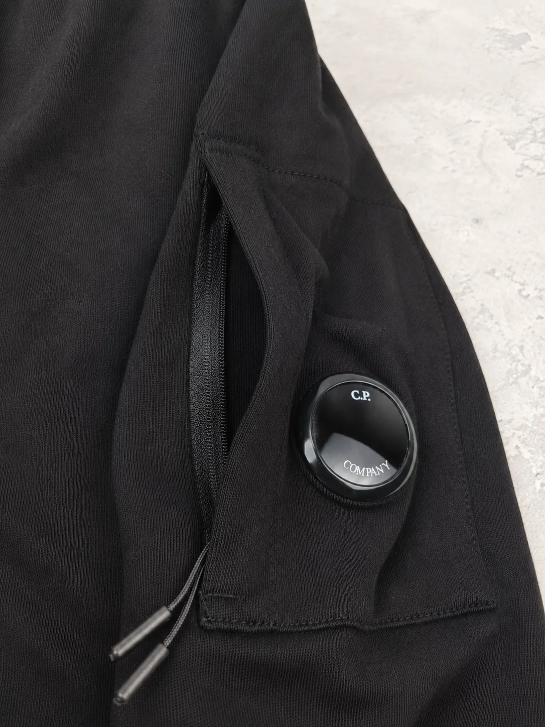 CP Company basic crni — slika 2