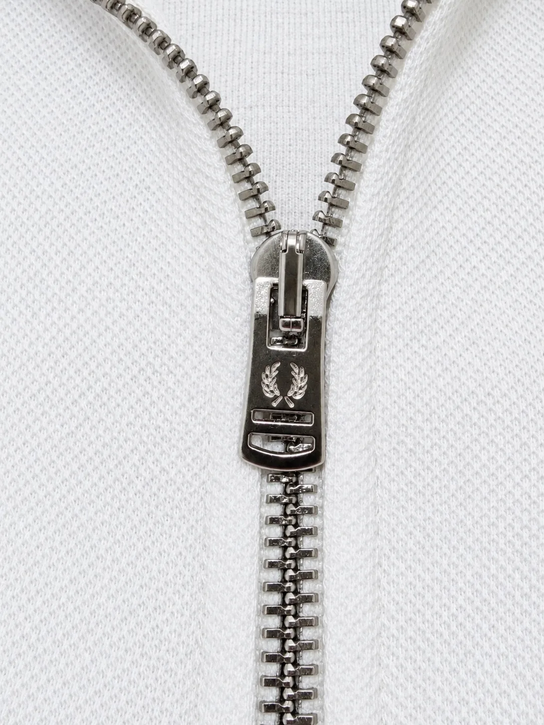 Fred Perry half zip belo/teget — slika 3