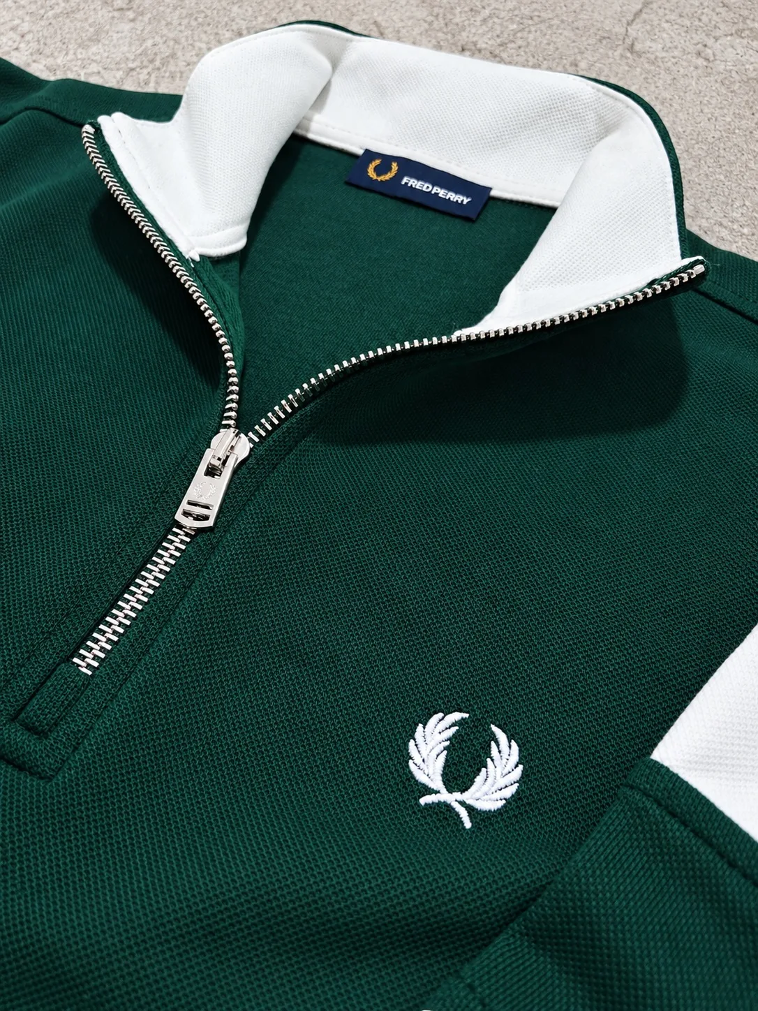 Fred Perry half zip zeleno/beli — slika 2