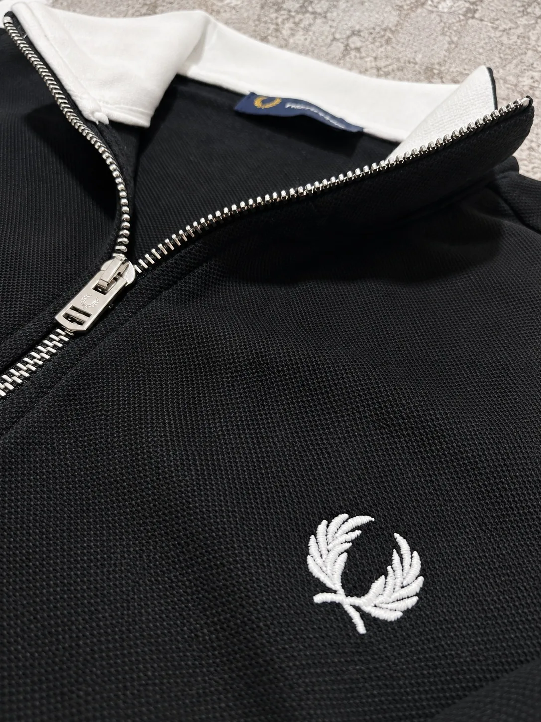 Fred Perry half zip crno/beli — slika 2